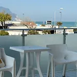 M146 - Marcelli, Bilocale Fronte Mare Con Ampio Terrazzo Marcelli