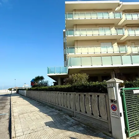 M146 - Marcelli, Bilocale Fronte Mare Con Ampio Terrazzo Appartement Marcelli