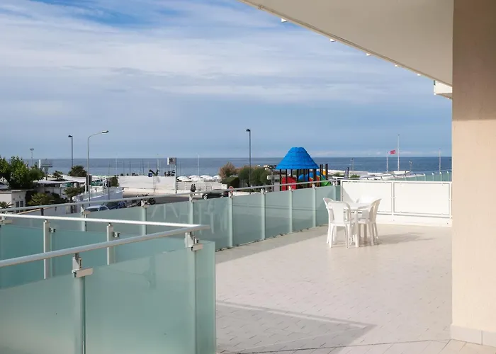 M146 - Marcelli, Bilocale Fronte Mare Con Ampio Terrazzo * Marcelli