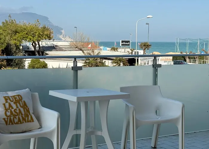 M146 - Marcelli, Bilocale Fronte Mare Con Ampio Terrazzo Marcelli