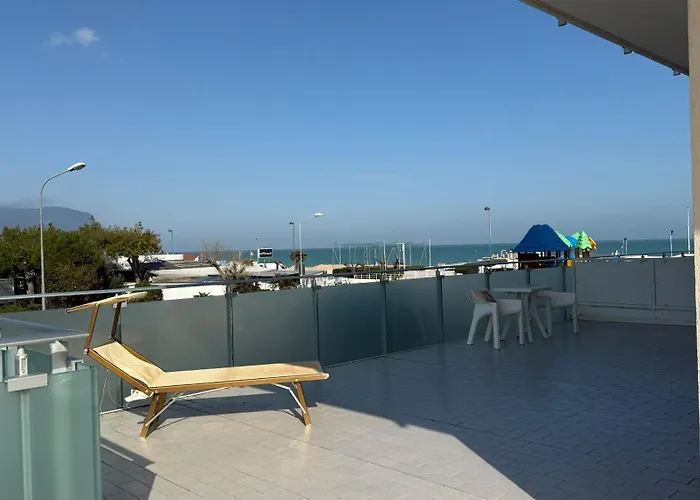 M146 - Marcelli, Bilocale Fronte Mare Con Ampio Terrazzo