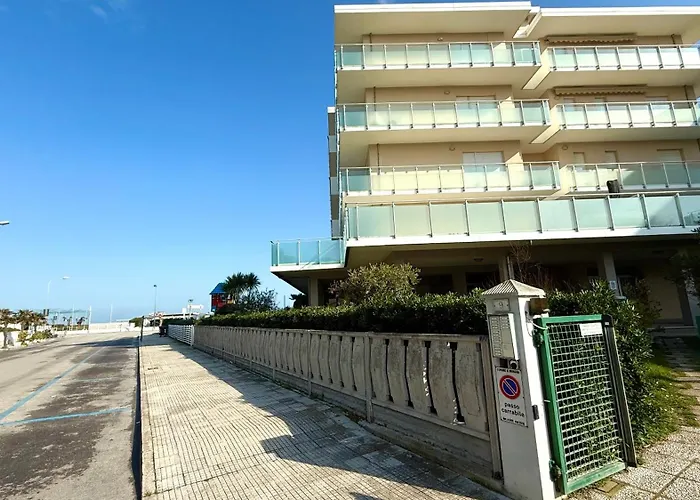 M146 - Marcelli, Bilocale Fronte Mare Con Ampio Terrazzo Appartamento Marcelli